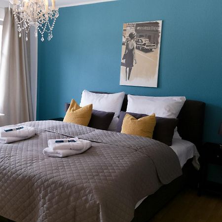 Bella Casa - Business&Family - 2 Zimmer Direkt Neben Schloss, Parkplatz, Smarttv, Netflix, Waschmaschine, 24H Checkin, 71Qm, Kingsizebett, Hotelbettwaesche לודוויגסבורג מראה חיצוני תמונה